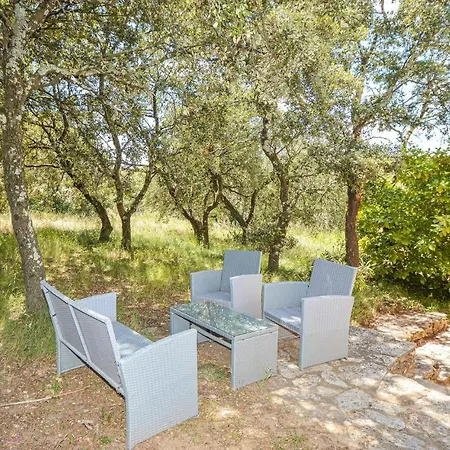 2 Bedroom Cozy Home In Saint-Siffret Dom wakacyjny